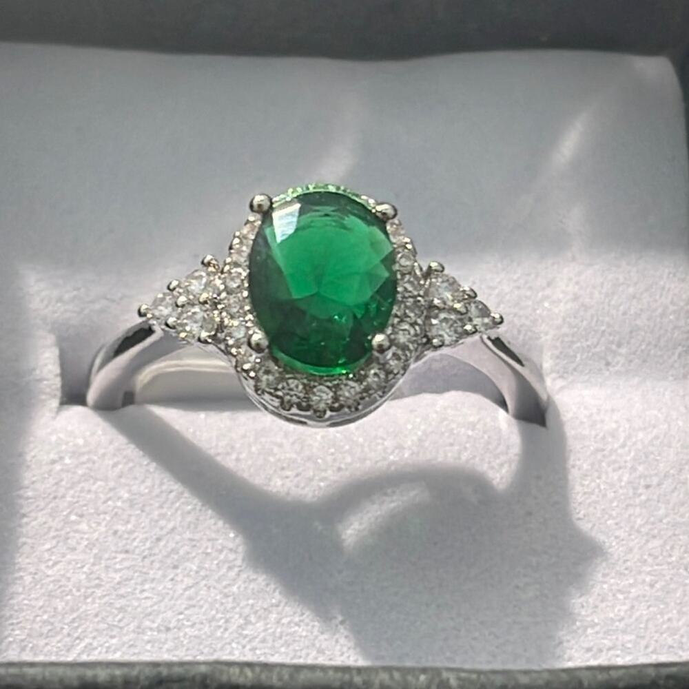 Women's Elegant Oval Green Zircon Fashion Silver Tone Ring Size 7 Glam NEW